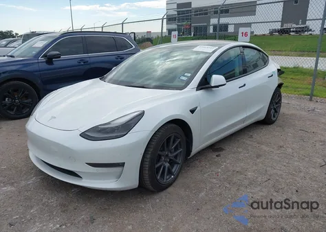 2022 Tesla Model 3 Long Range Dual Motor All-Wheel Drive z USA, uszkodzony, nr VIN 5YJ3E1EB4NF182924